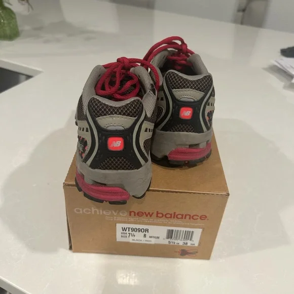 New Balance Sneakers - Picture 4 of 6